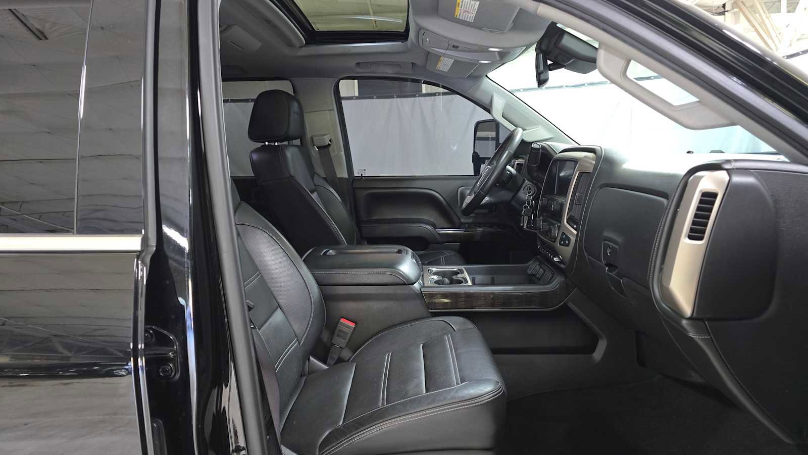 Used 2015 GMC Sierra 3500 Denali w/ Duramax Plus Package image 10