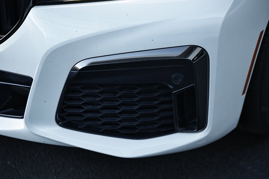 Used 2022 BMW 750i xDrive w/ Luxury Rear Seating Package image 13