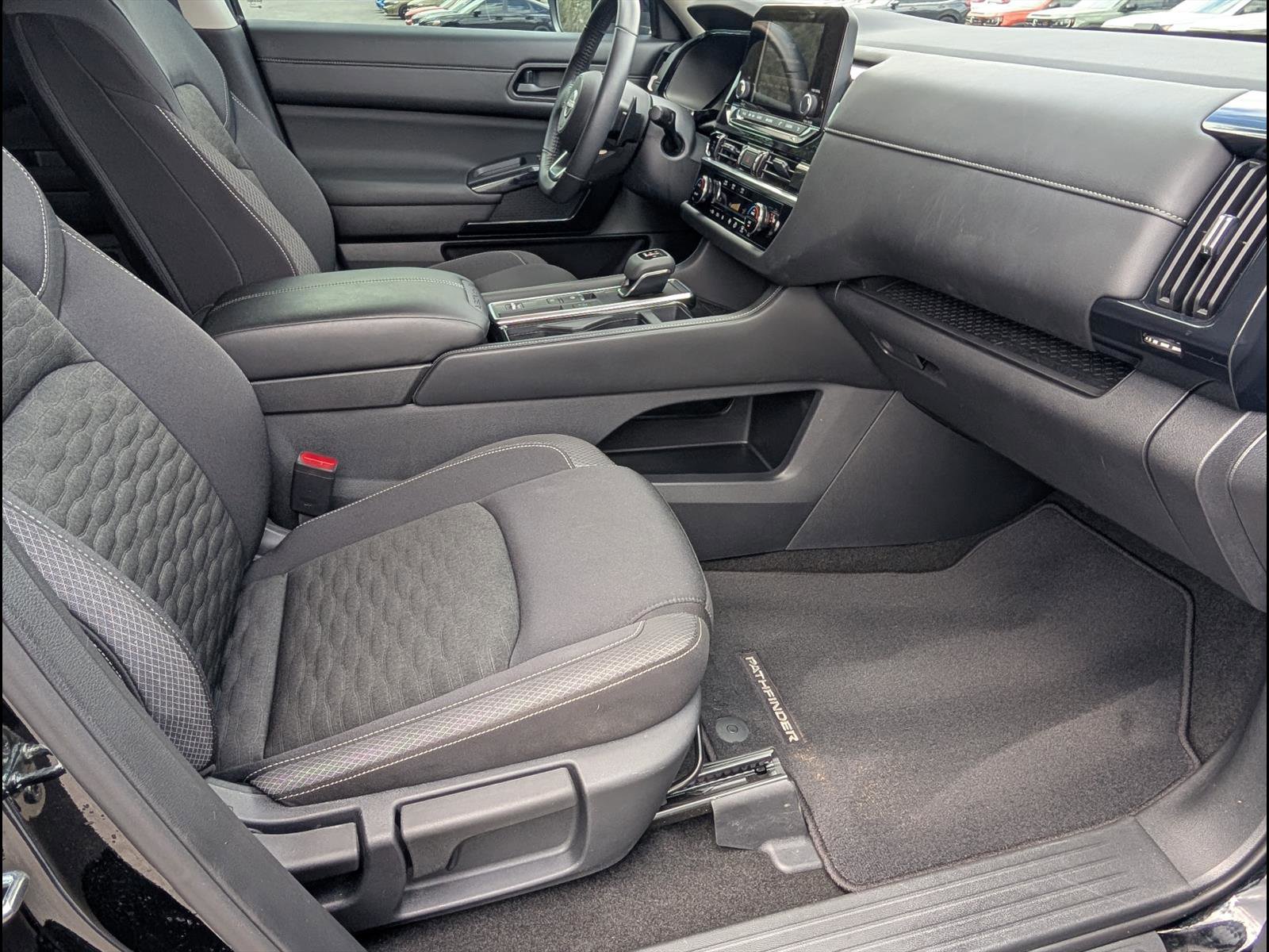 Used 2025 Nissan Pathfinder SV w/ SV Premium Package image 18