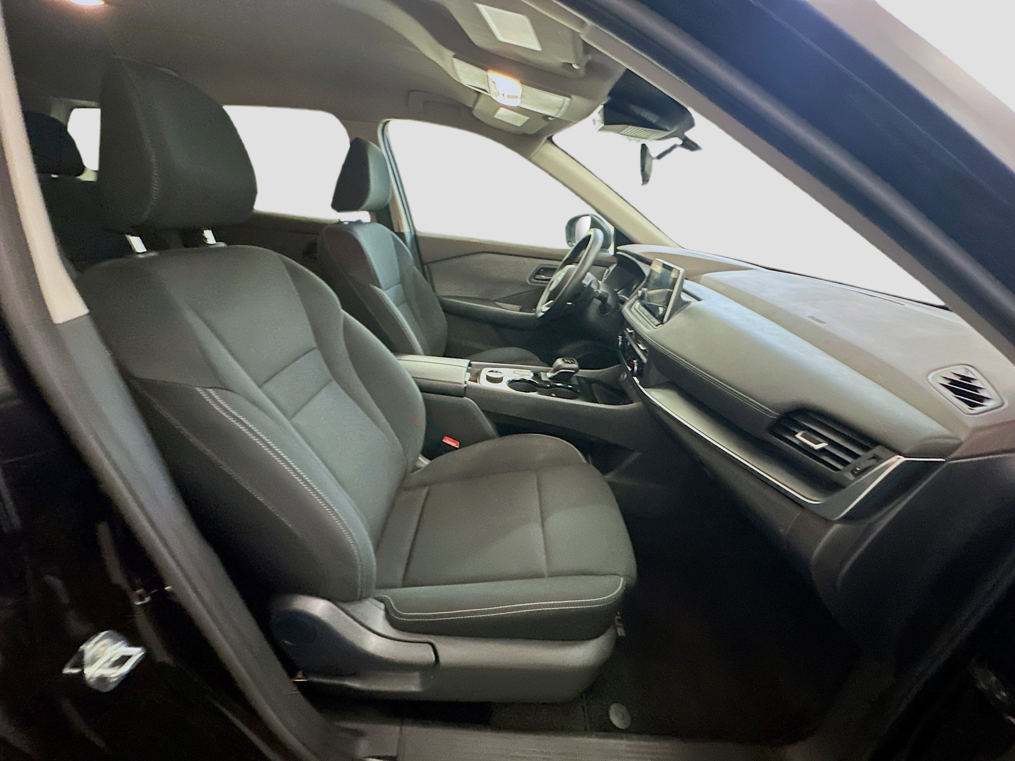 Used 2023 Nissan Rogue S image 32