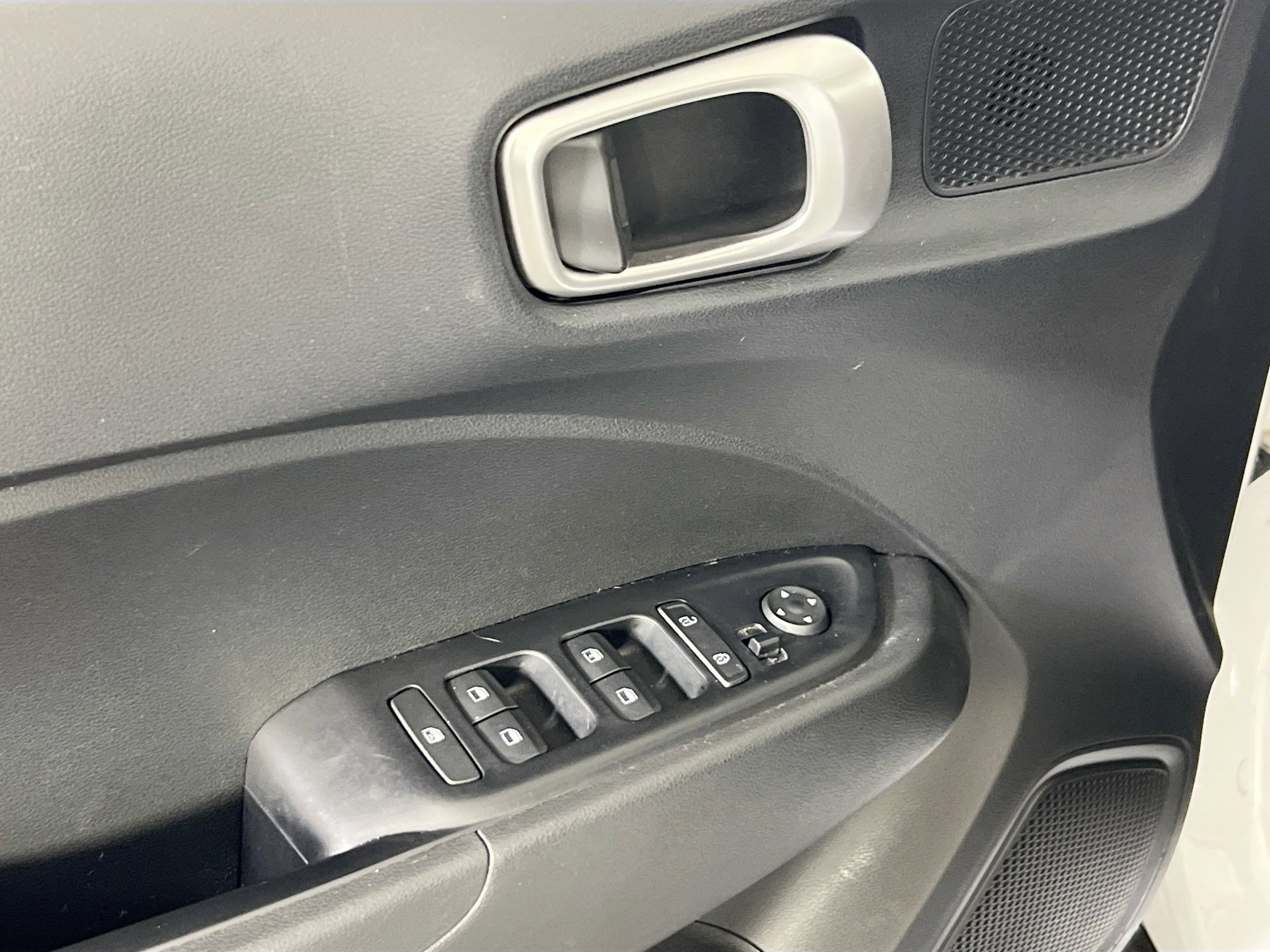 Used 2024 Hyundai Venue SE FWD image 17