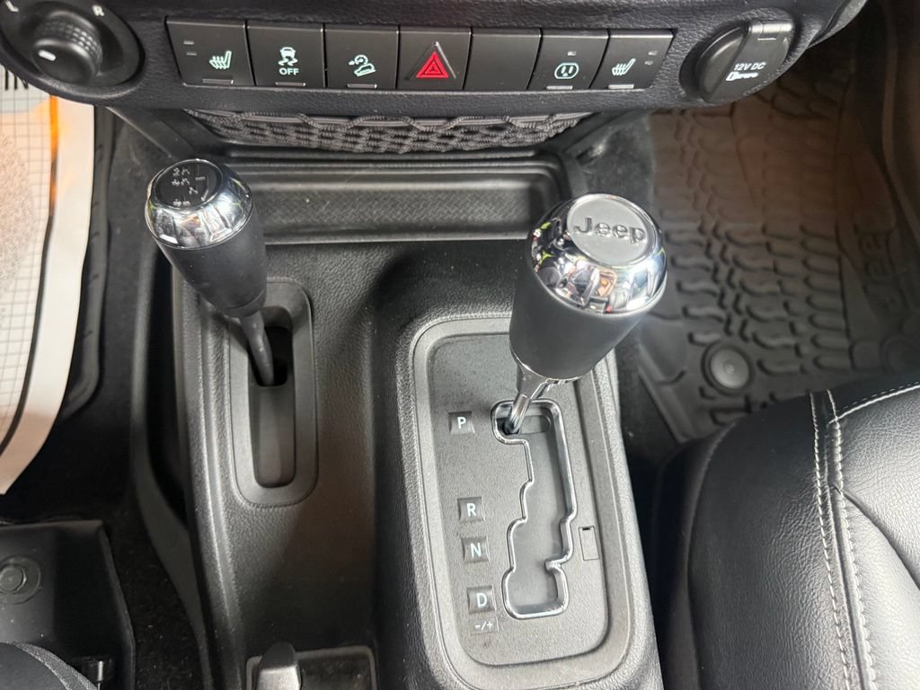 Used 2017 Jeep Wrangler Unlimited Sahara w/ Dual Top Group AWD/4WD image 29