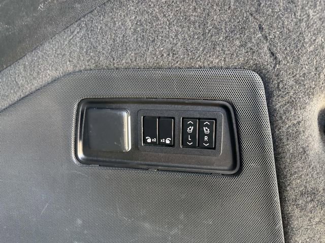 Used 2022 Cadillac Escalade ESV Sport Platinum image 6