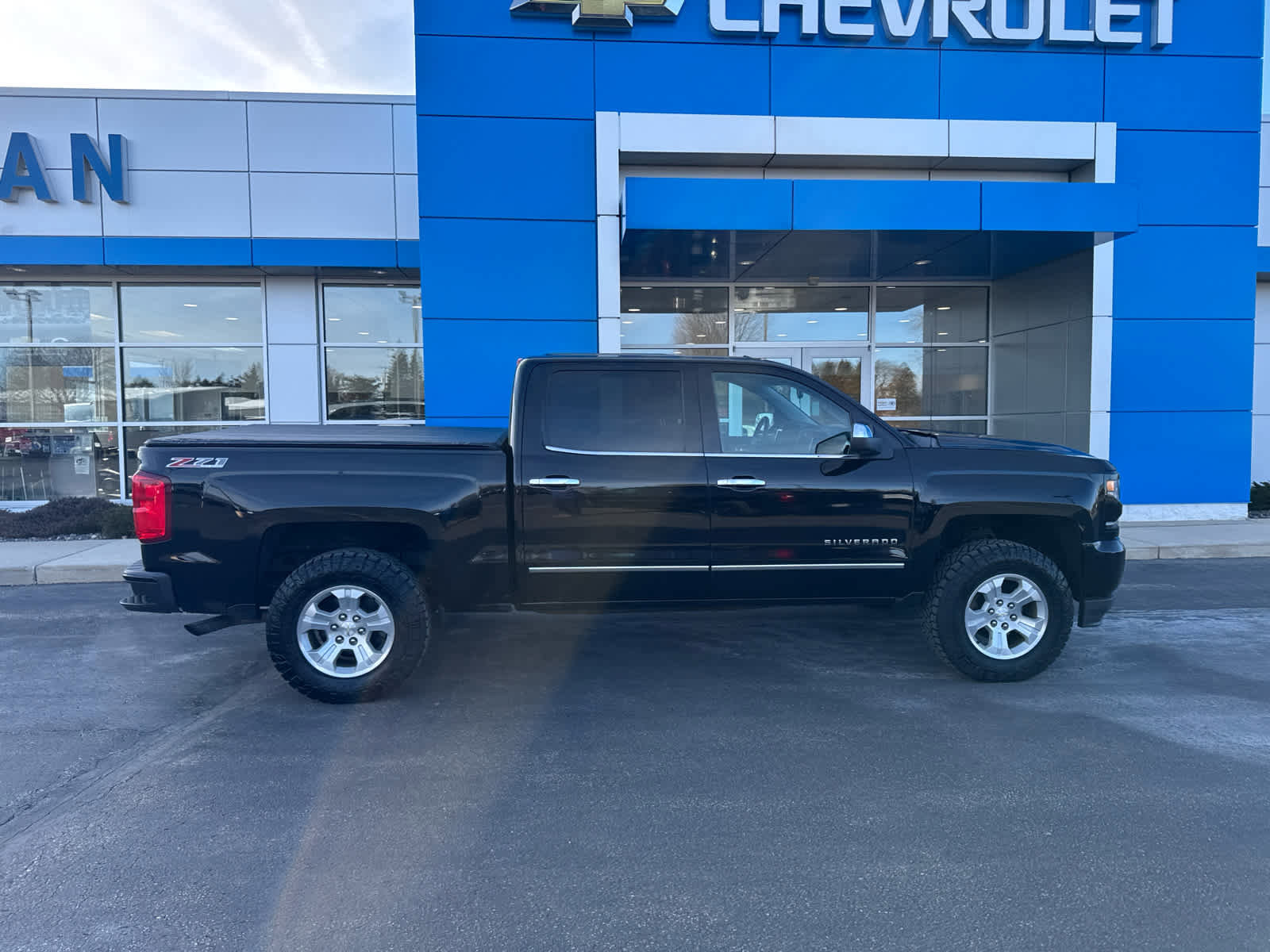Used 2017 Chevrolet Silverado 1500 LTZ Z71 image 3