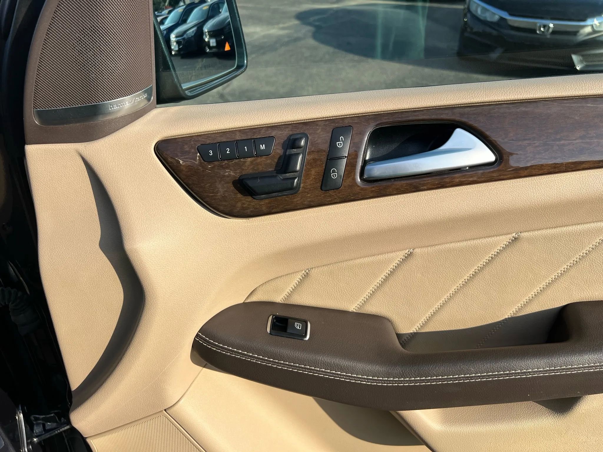 Used 2015 Mercedes-Benz GL 450 4MATIC image 33