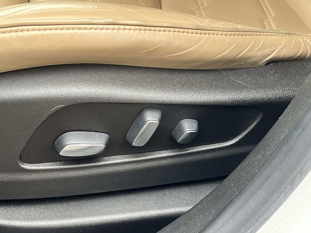 Used 2017 Cadillac XT5 Platinum w/ Driver Assist Package image 23