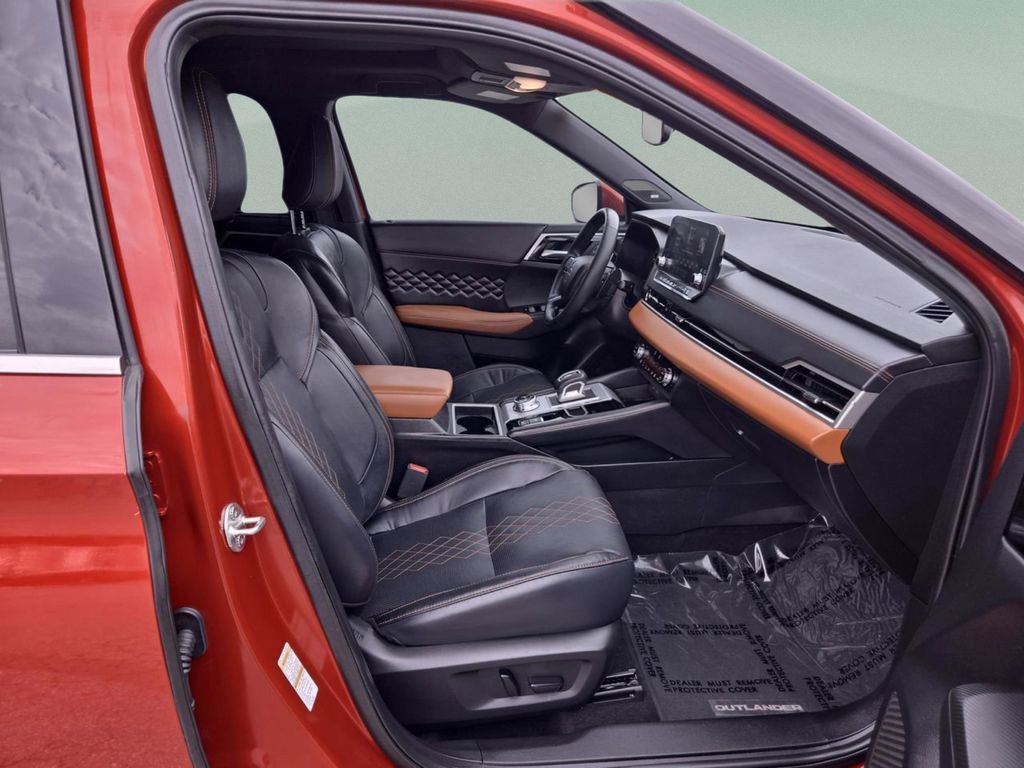 Used 2023 Mitsubishi Outlander SEL image 28