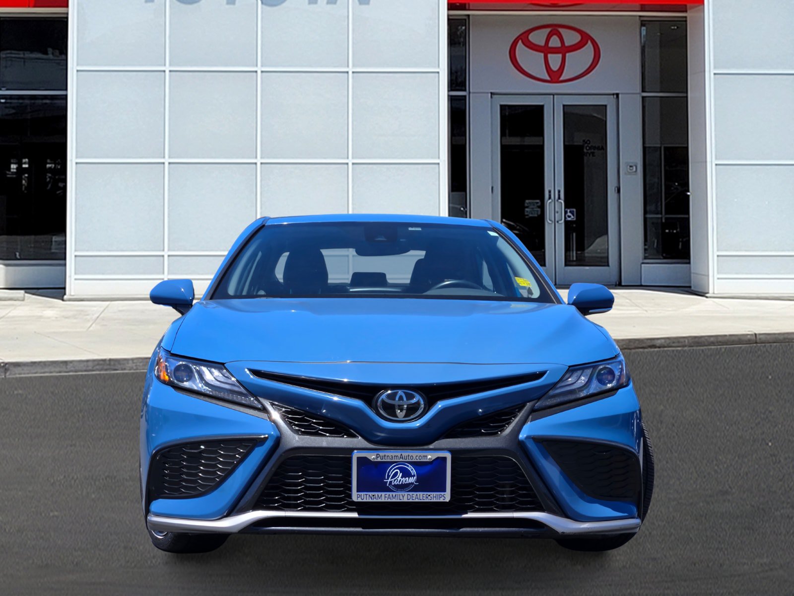 Used 2024 Toyota Camry XSE FWD image 2