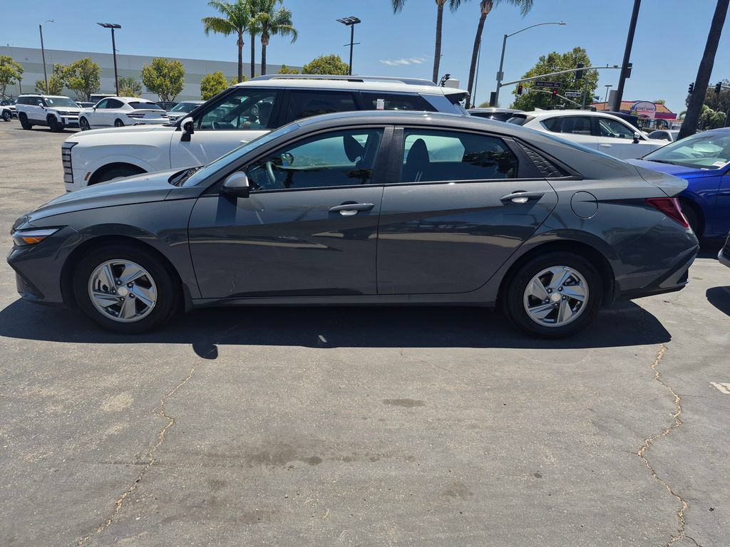 Used 2026 Hyundai Elantra SE FWD image 5
