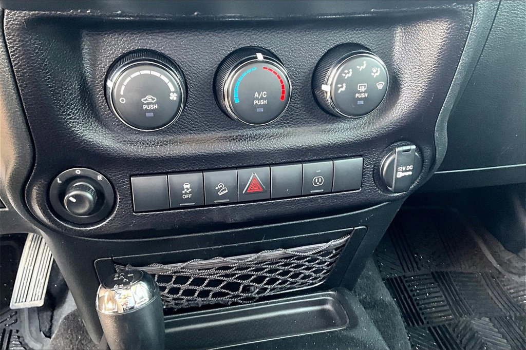 Used 2018 Jeep Wrangler Unlimited Sahara image 14