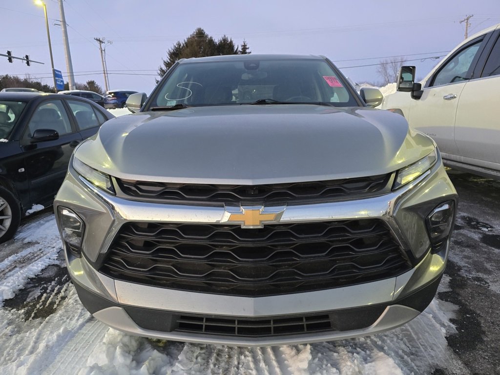 Used 2023 Chevrolet Blazer LT image 2