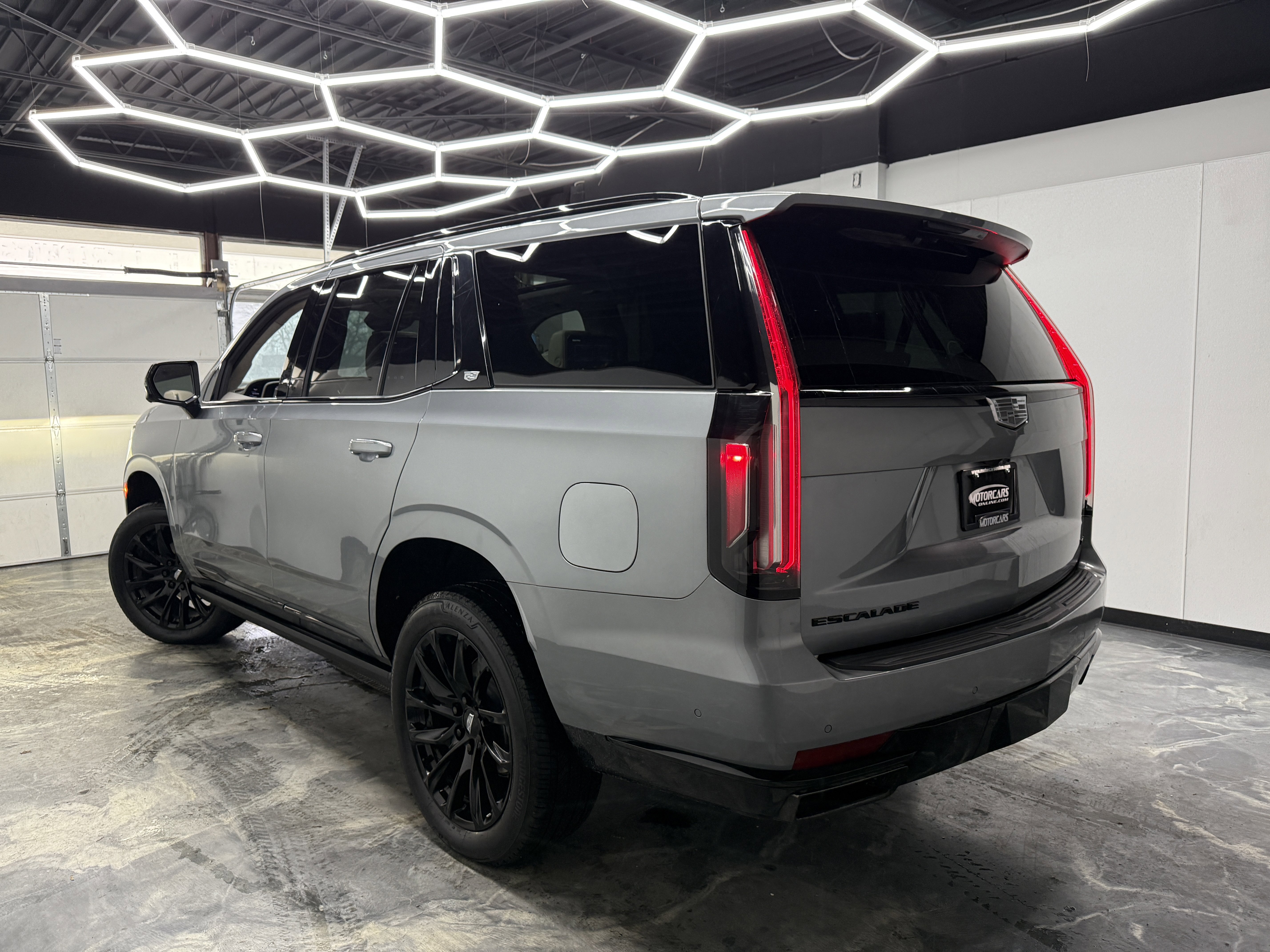 Used 2024 Cadillac Escalade Sport Platinum image 3