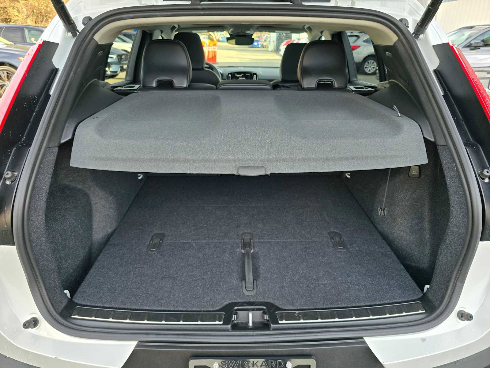 Certified 2025 Volvo XC40 B5 Plus image 14