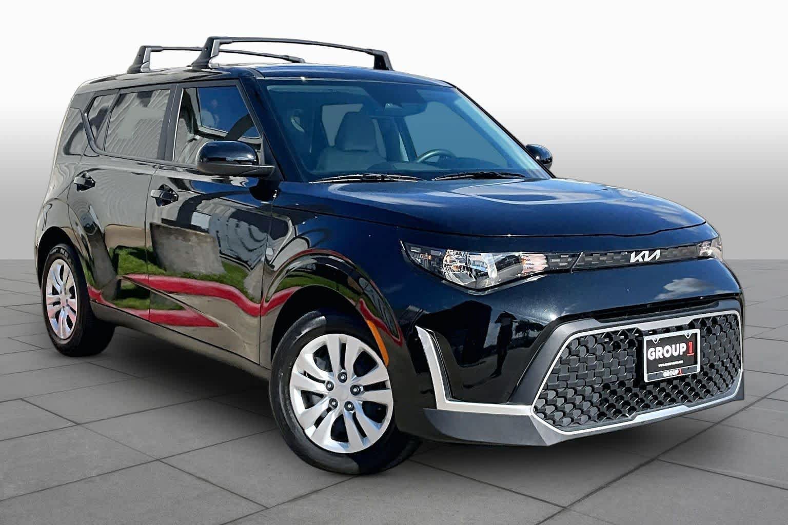 Used 2023 Kia Soul LX FWD image 3