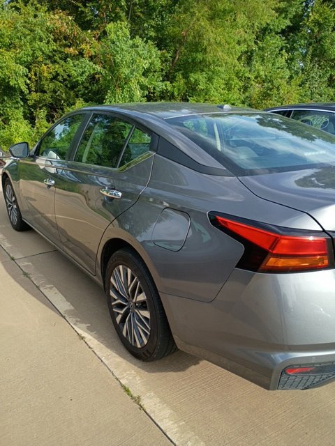 Used 2025 Nissan Altima 2.5 SV FWD image 7