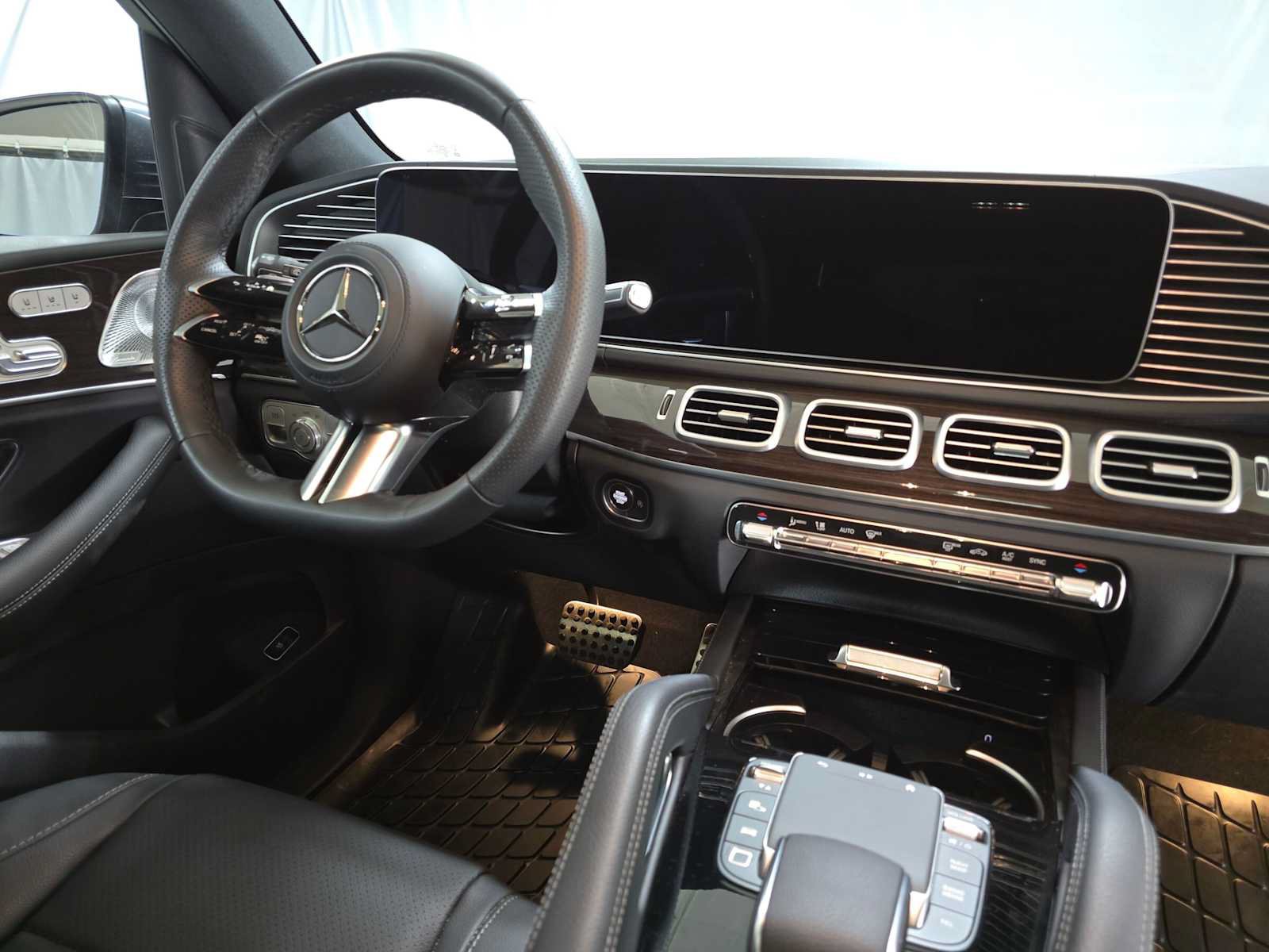 Used 2026 Mercedes-Benz GLS 450 4MATIC image 11