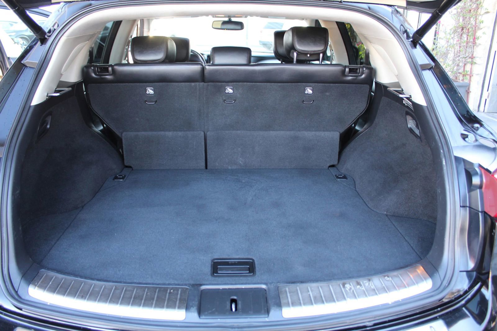 Used 2017 INFINITI QX70 3.7 w/ Premium Package image 34