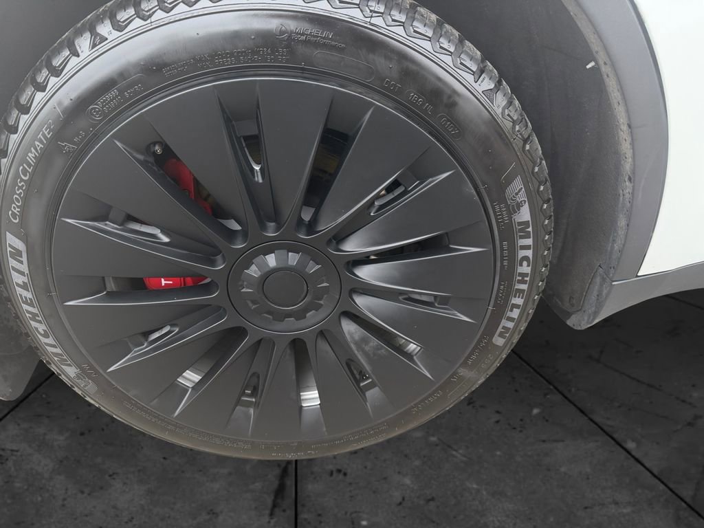 Used 2023 Tesla Model Y Long Range image 30