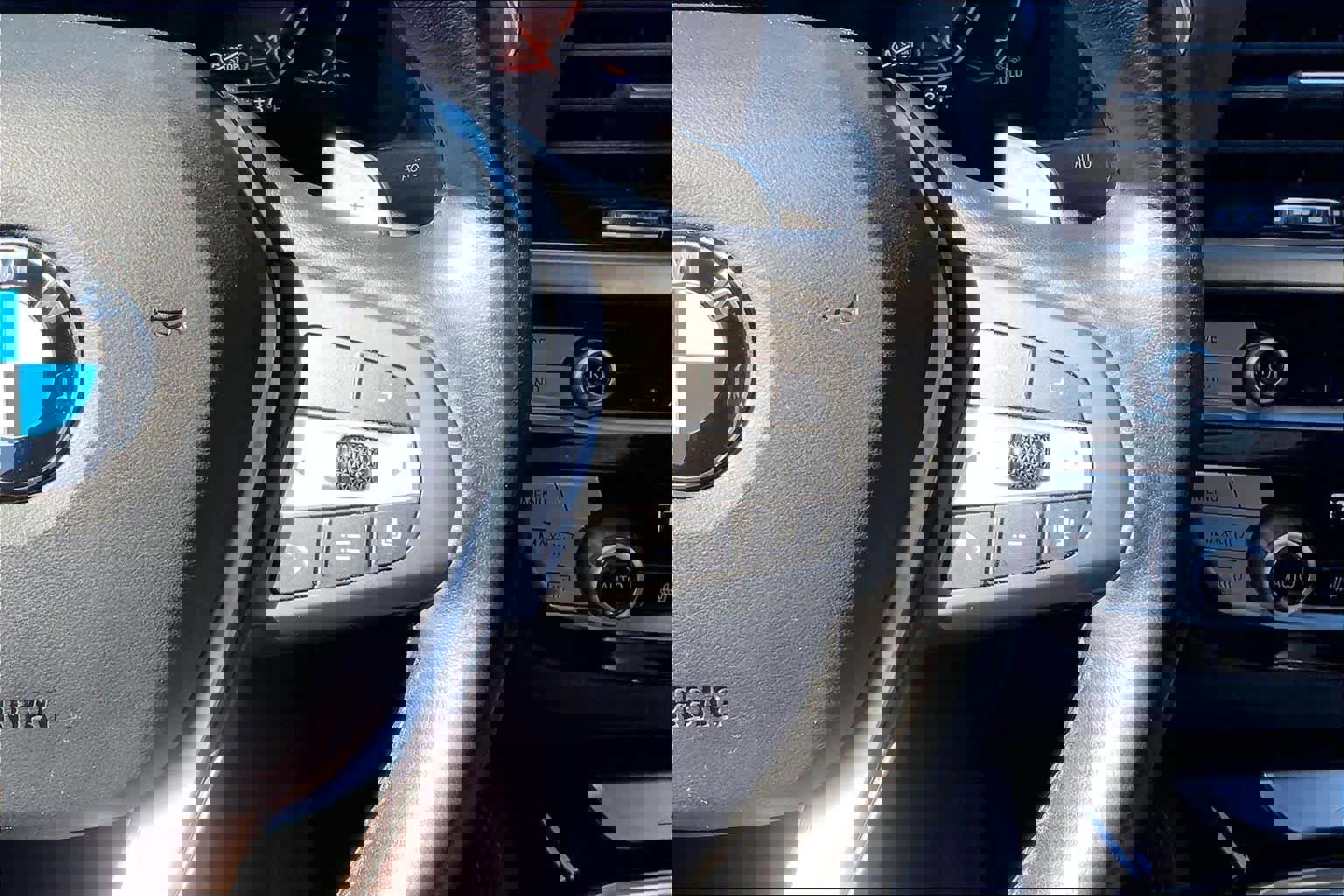 Used 2020 BMW X4 xDrive30i w/ Driving Assistance Package image 23