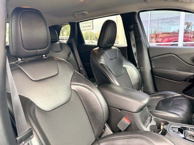 Used 2020 Jeep Cherokee Latitude Plus AWD/4WD image 13