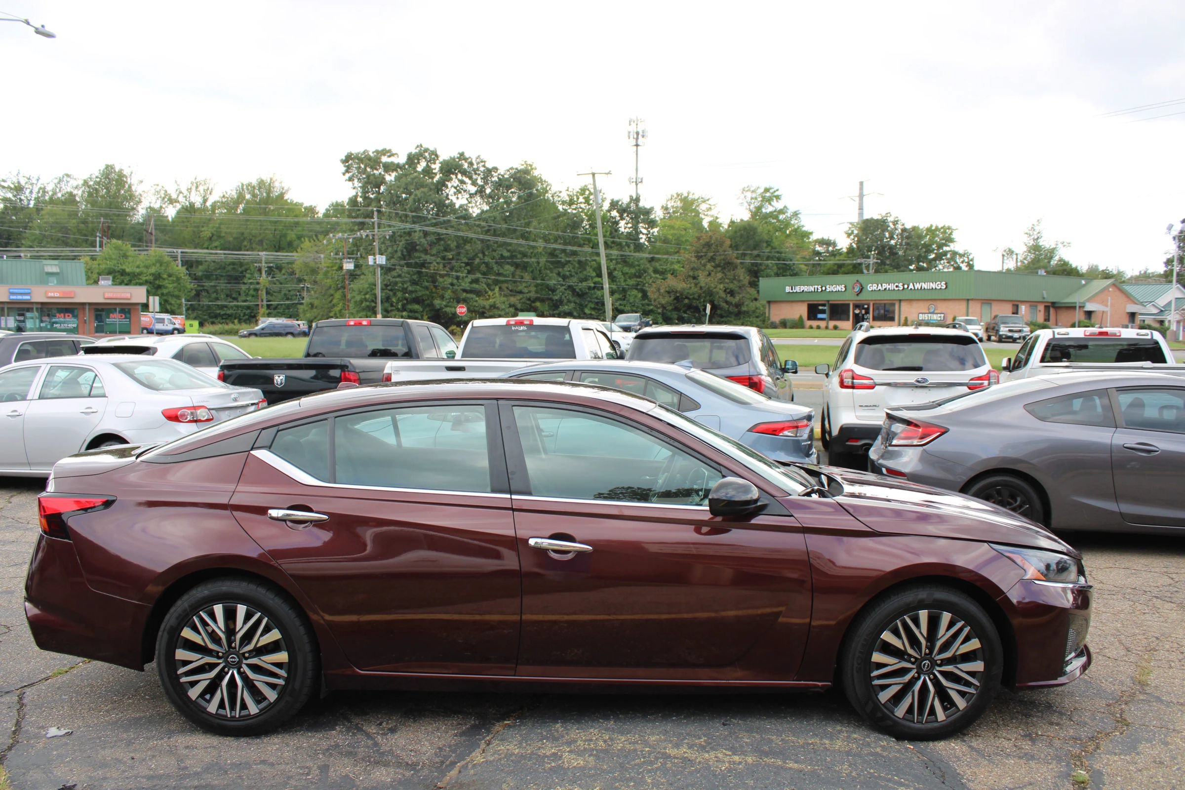 Used 2024 Nissan Altima 2.5 SV FWD image 5
