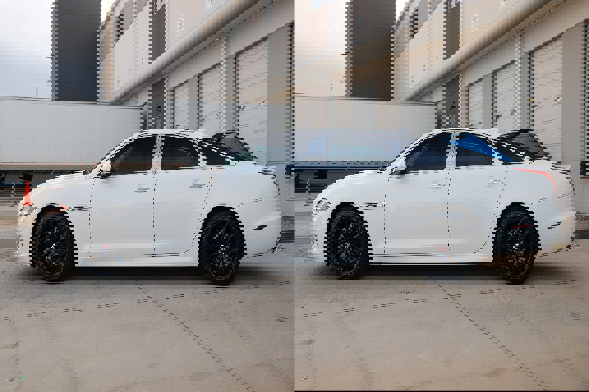 Used 2016 Jaguar XJ R-Sport image 7