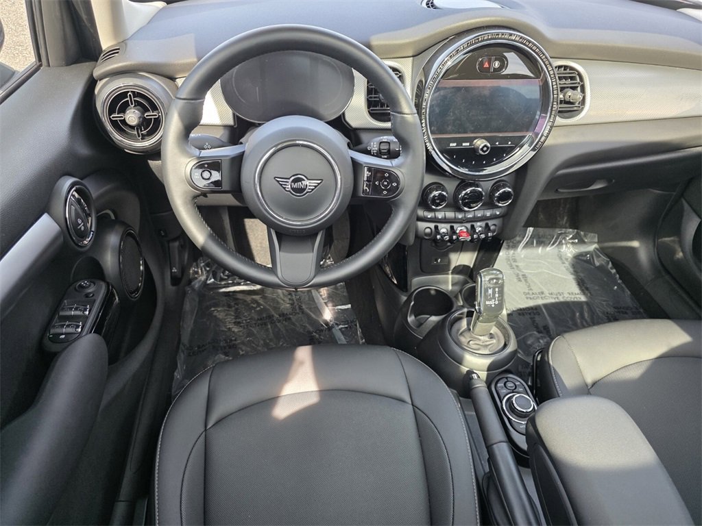 Used 2023 MINI Cooper 4-Door Hardtop image 13