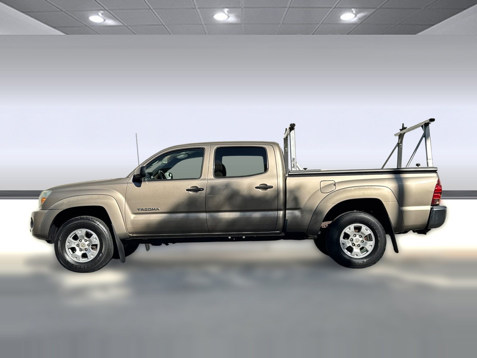 Used 2006 Toyota Tacoma PreRunner w/ SR5 Pkg #2 RWD image 2