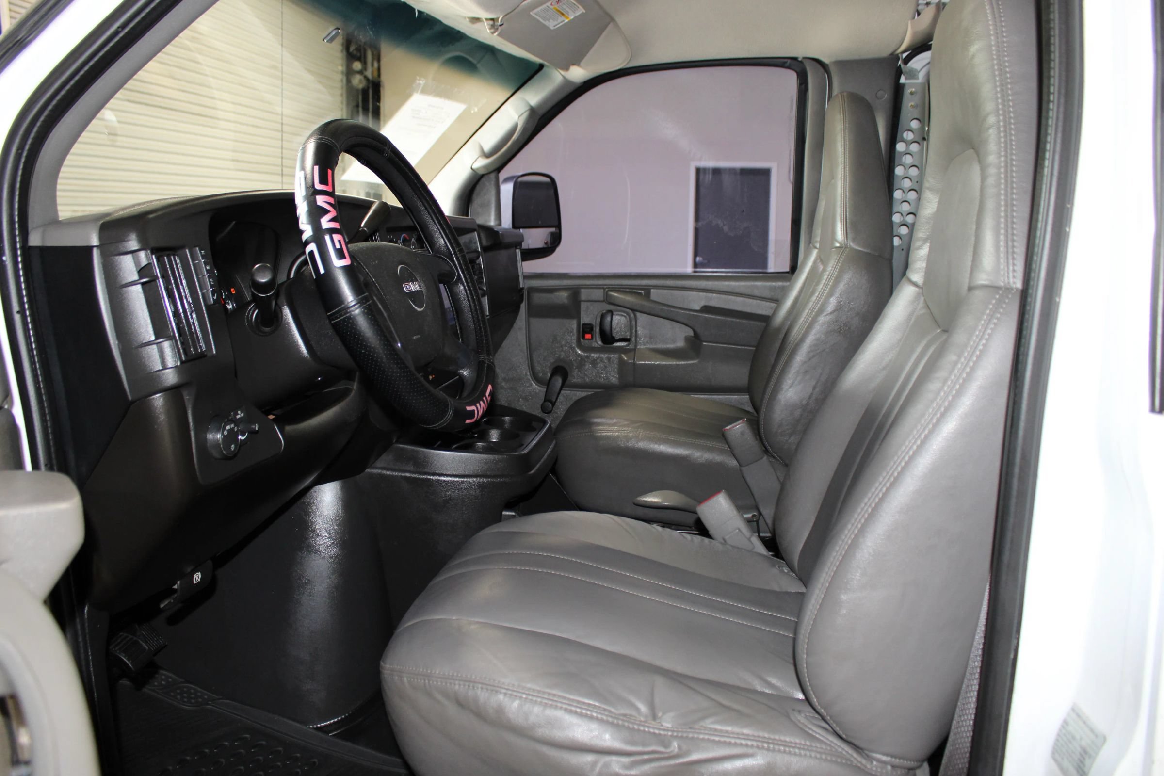 Used 2008 GMC Savana 2500 Extended RWD image 10