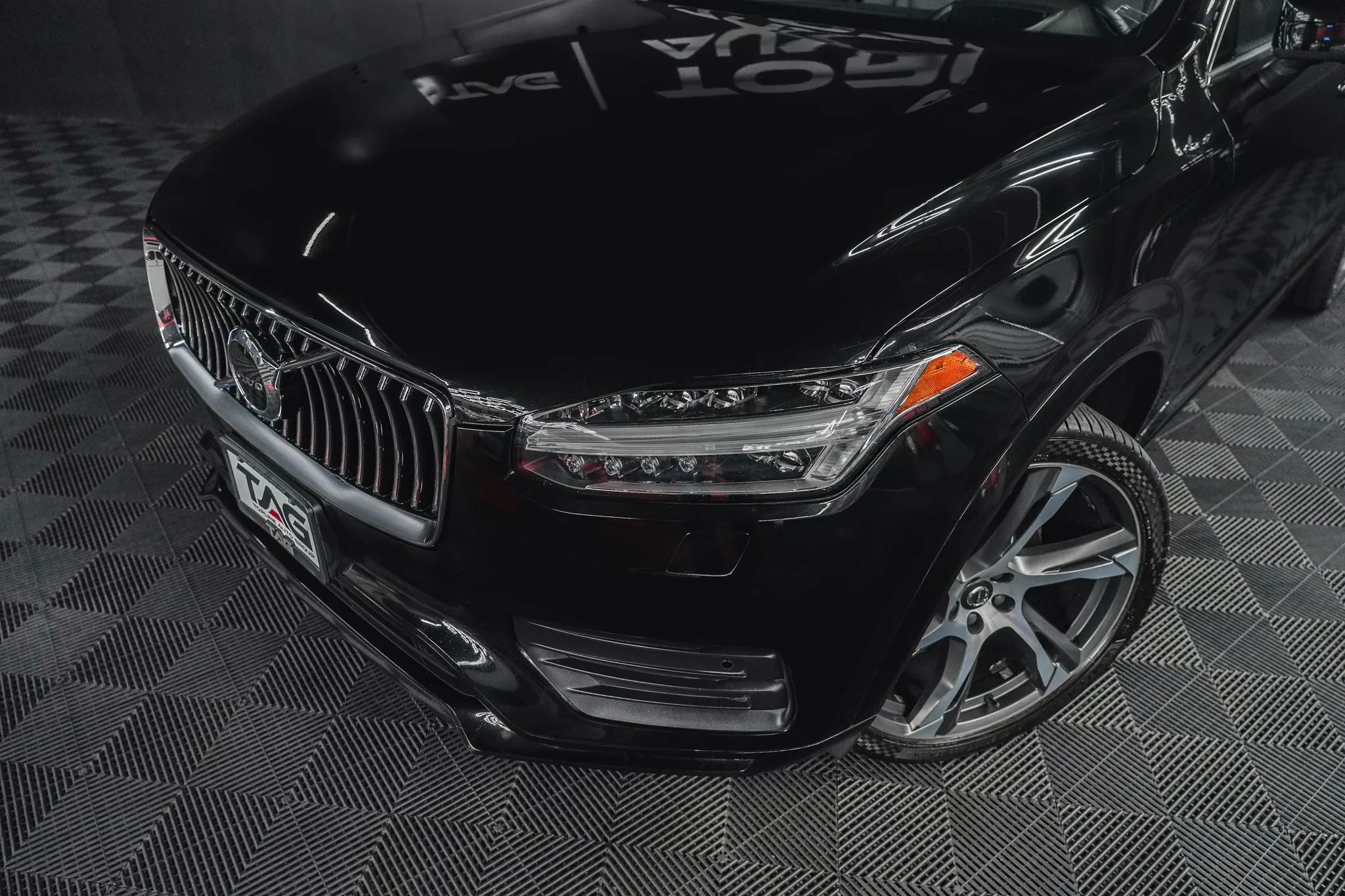 Used 2020 Volvo XC90 T6 Momentum w/ Protection Package Premier AWD/4WD image 3