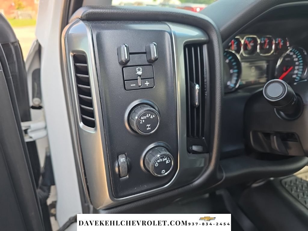 Used 2018 Chevrolet Silverado 1500 LT w/ Trailering Package AWD/4WD image 9