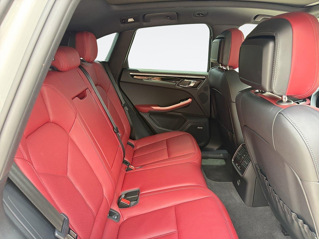 Used 2022 Porsche Macan AWD/4WD image 31