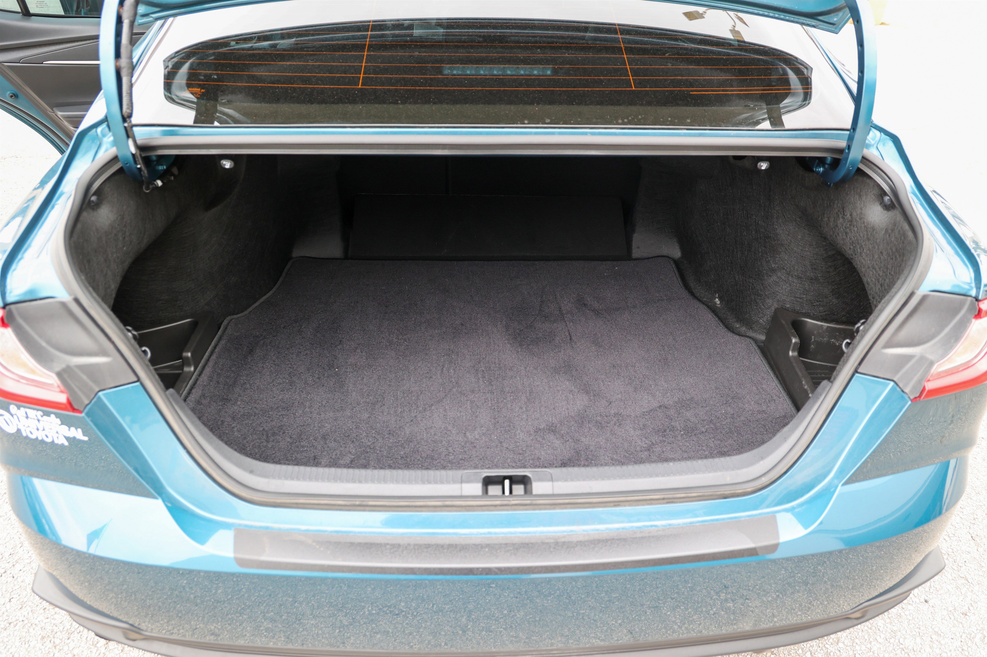 Used 2025 Toyota Camry SE w/ Convenience Package image 14