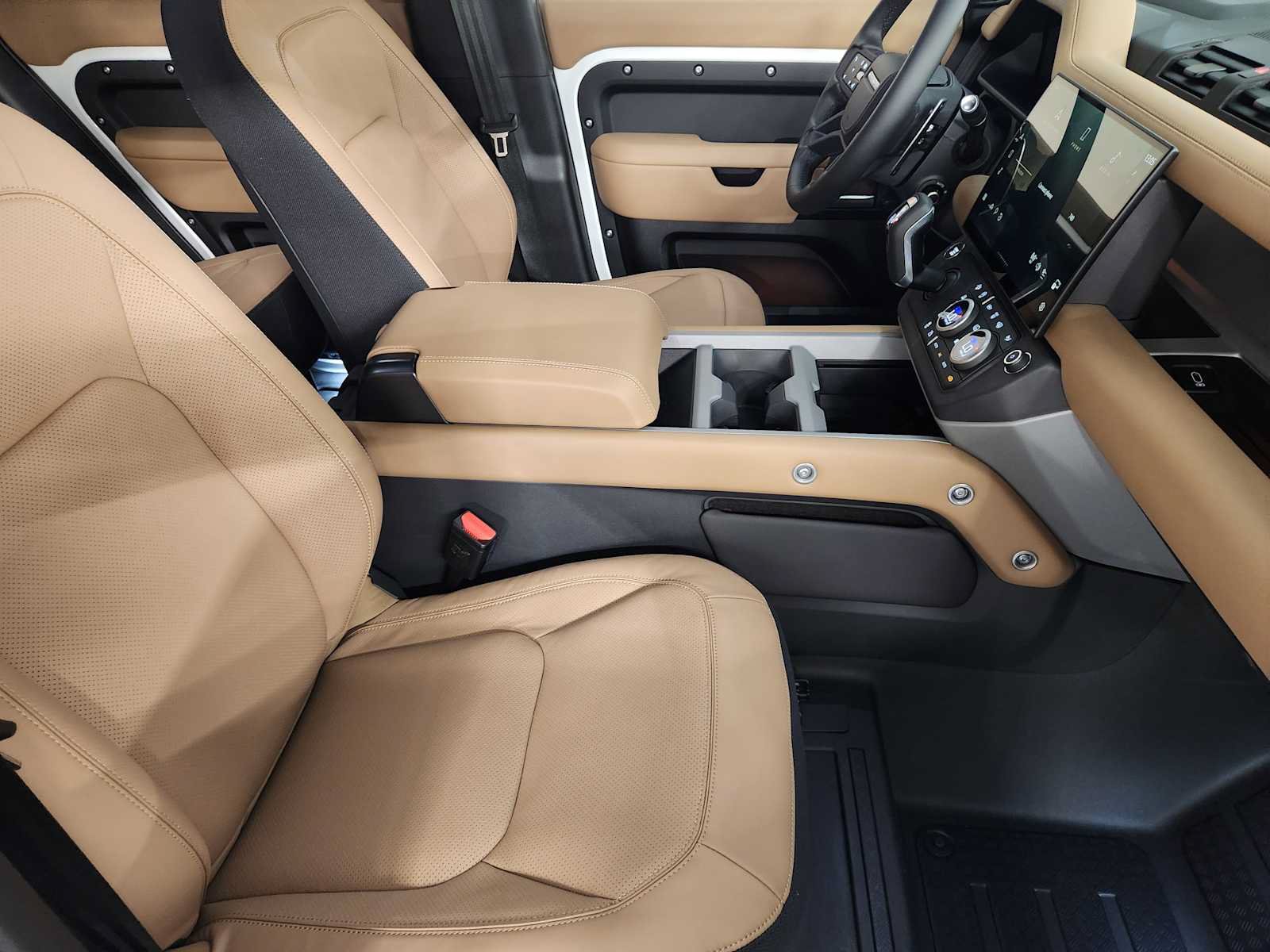 New 2026 Land Rover Defender 110 V8 AWD/4WD image 4