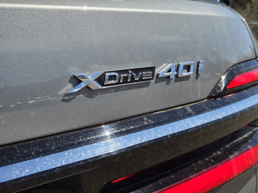 Used 2024 BMW X7 xDrive40i w/ Premium Package image 13