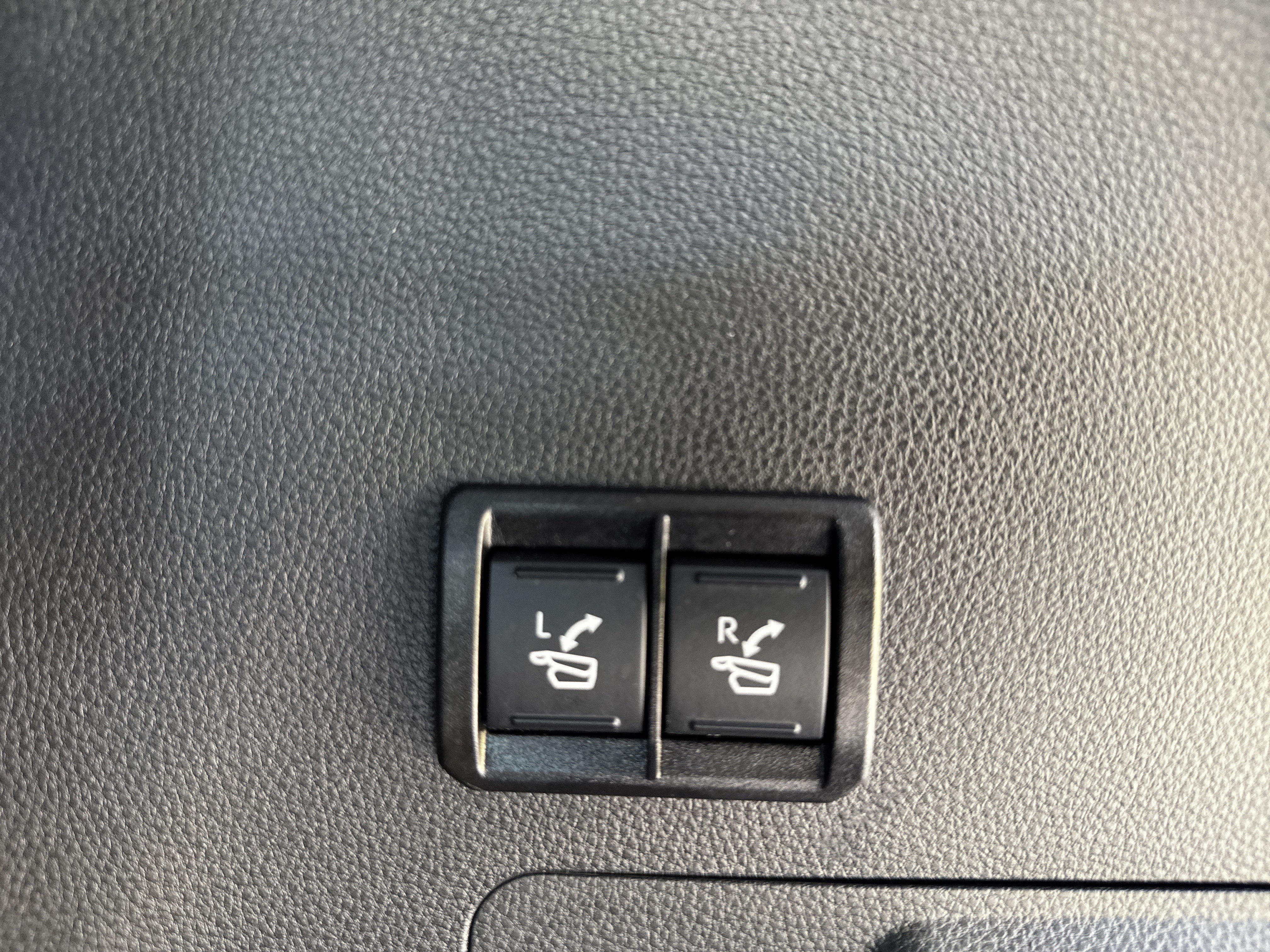 Used 2026 Toyota Sequoia Platinum AWD/4WD image 37