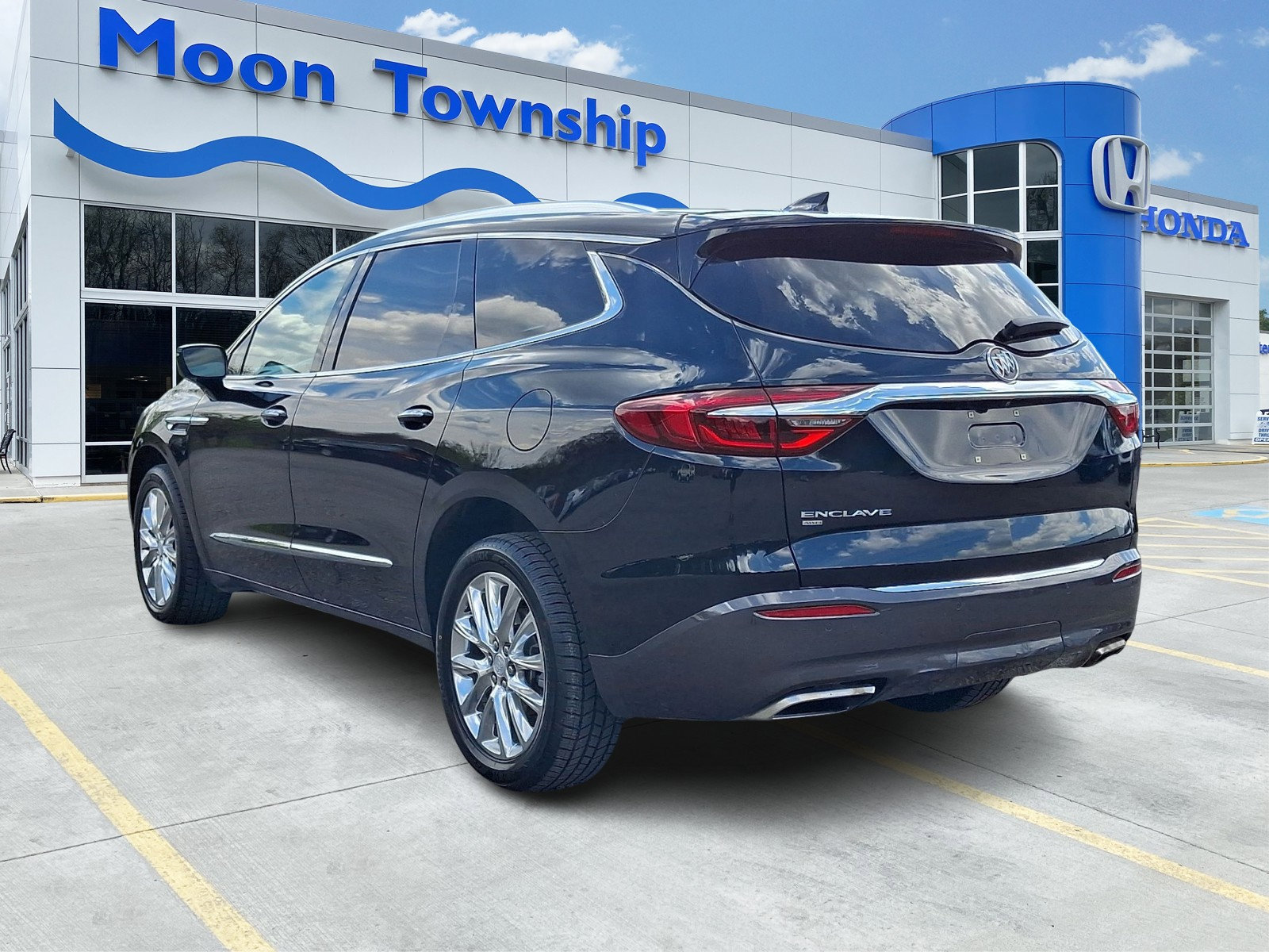 Used 2021 Buick Enclave Essence w/ Sound and Sites Package image 4
