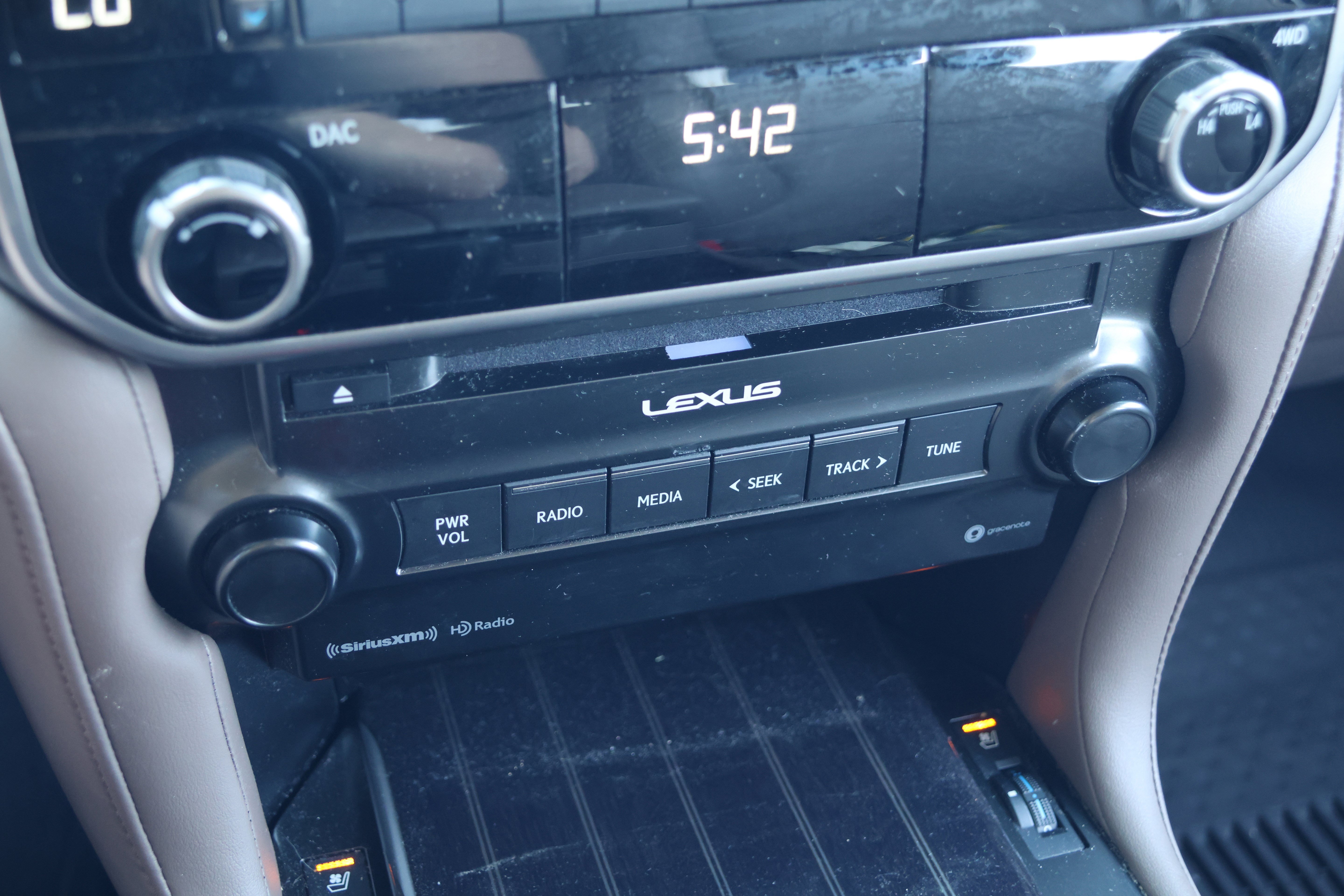 Certified 2023 Lexus GX 460 Premium w/ Premium Package AWD/4WD image 28