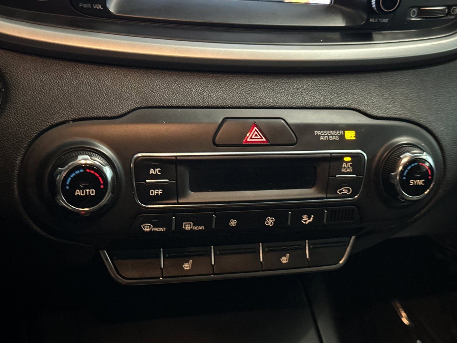 Used 2020 Kia Sorento S image 28