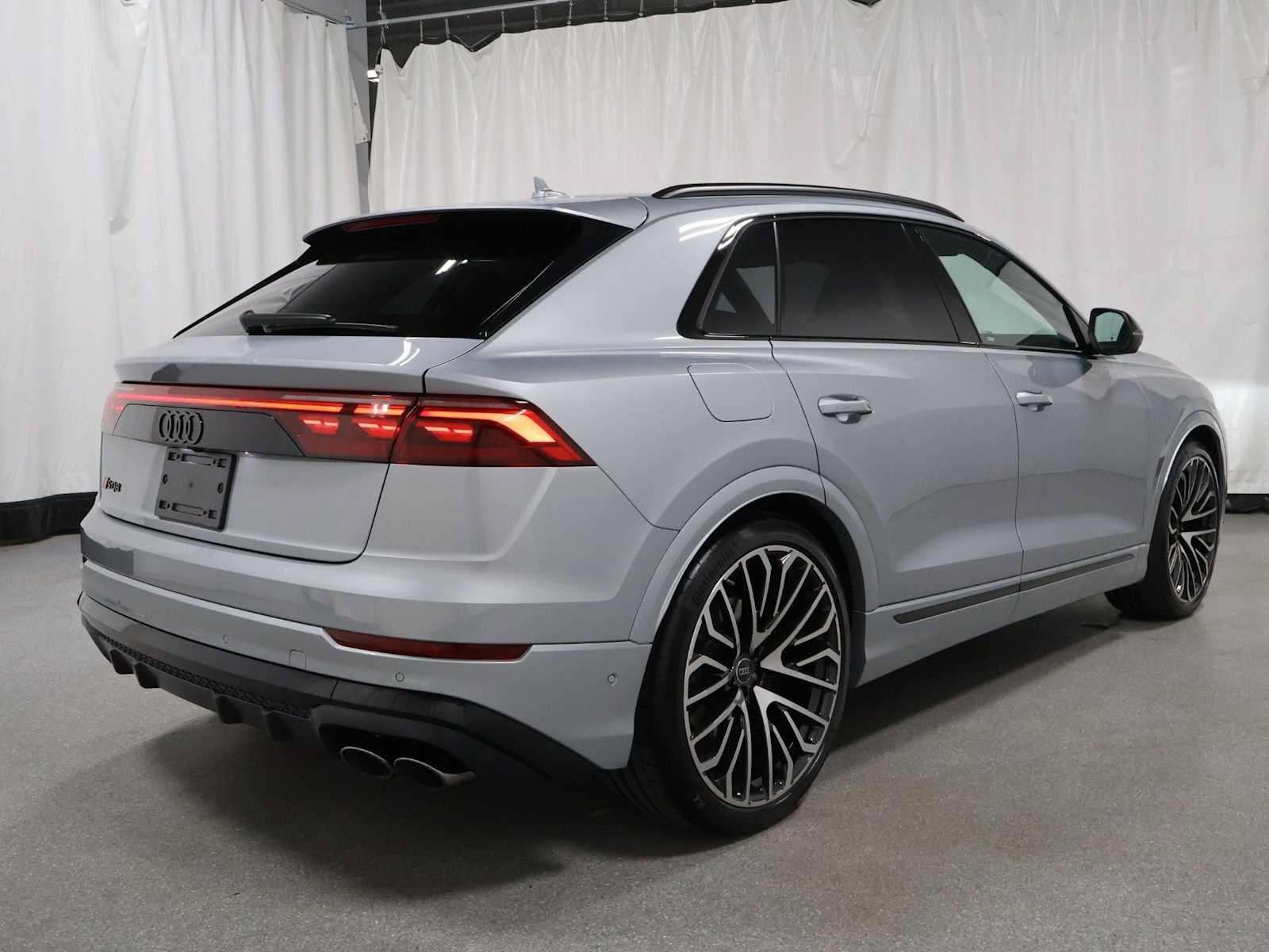 Used 2024 Audi SQ8 Prestige AWD/4WD image 9
