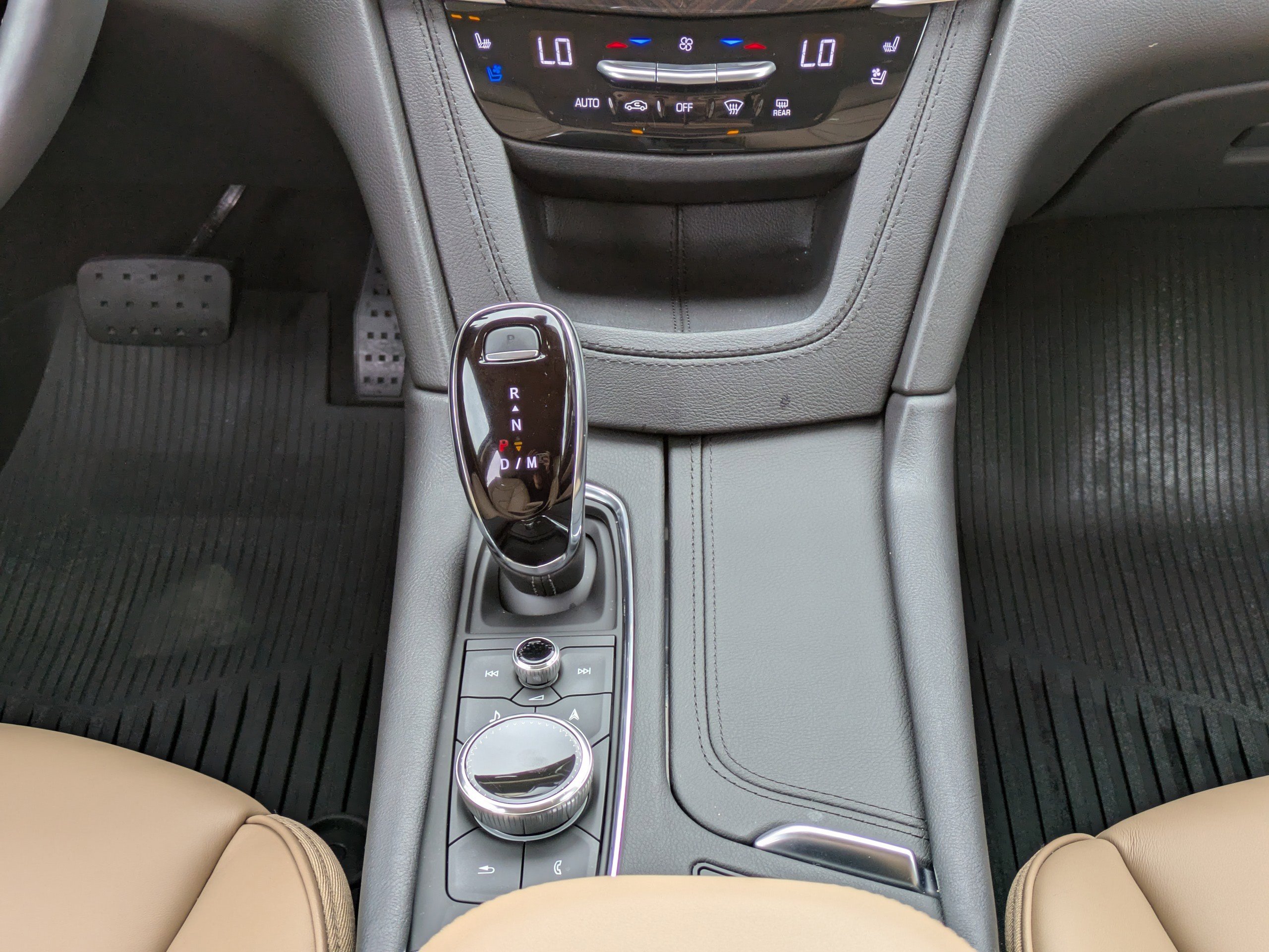 Certified 2025 Cadillac XT6 Premium Luxury w/ Platinum Package image 18