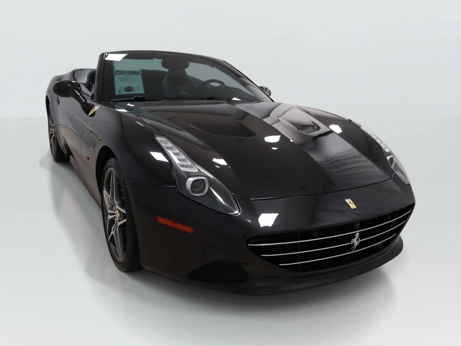 Used 2016 Ferrari California T RWD image 45