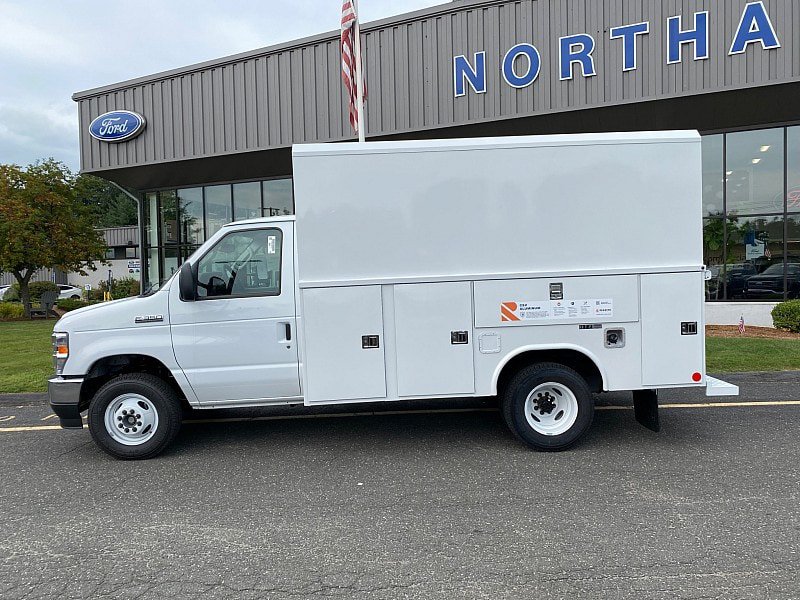 New 2027 Ford E-350 and Econoline 350 Super Duty w/ Power Equipment Group RWD image 4