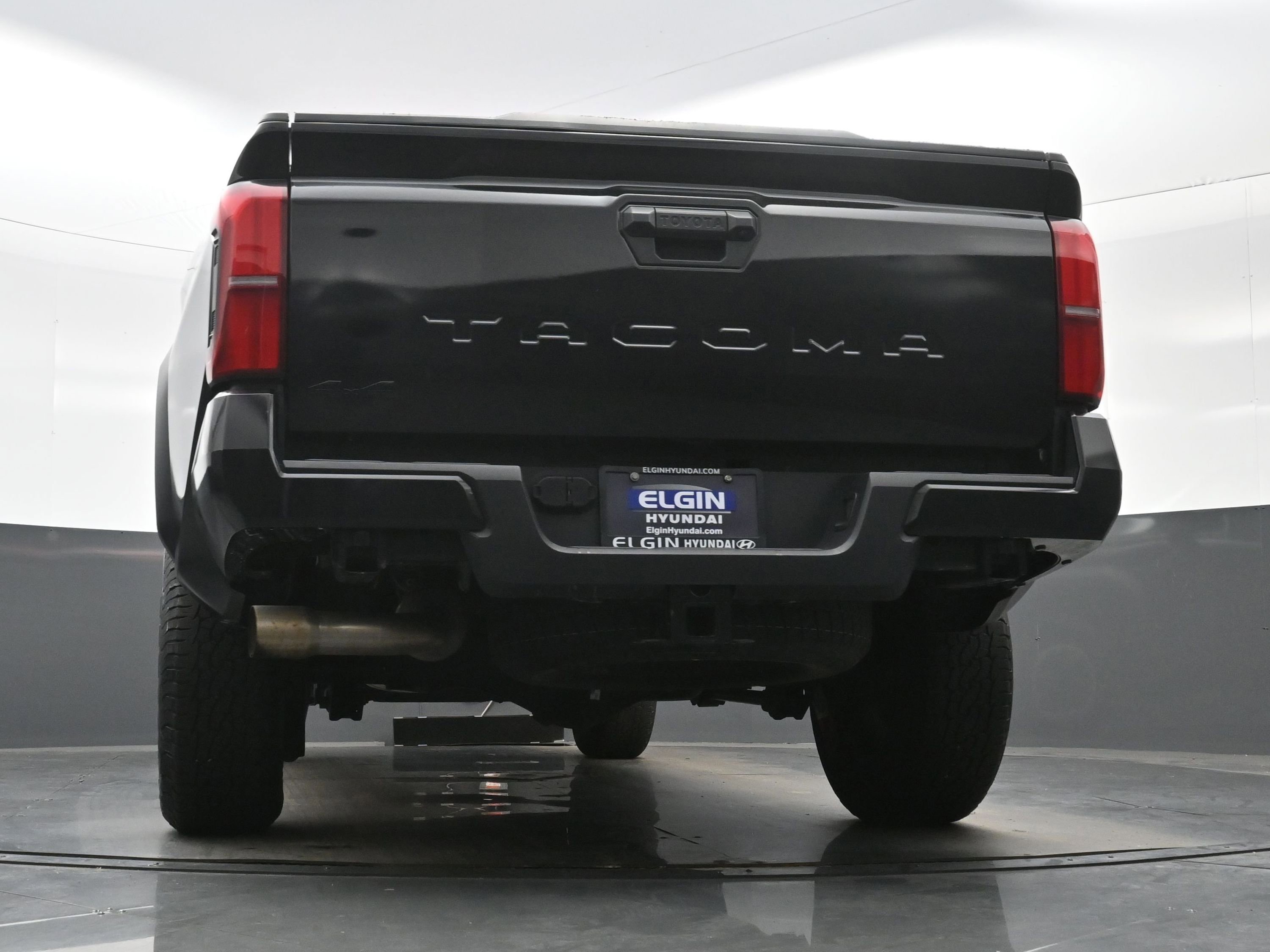 Used 2024 Toyota Tacoma TRD Off-Road AWD/4WD image 29