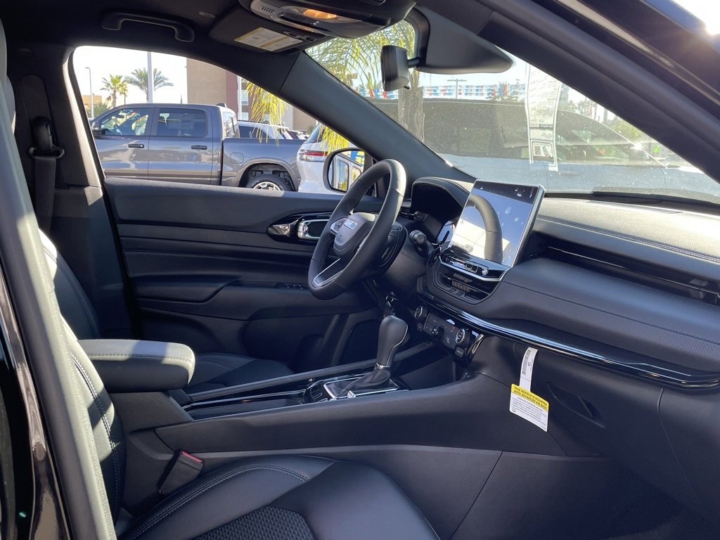 New 2026 Jeep Compass Latitude image 19