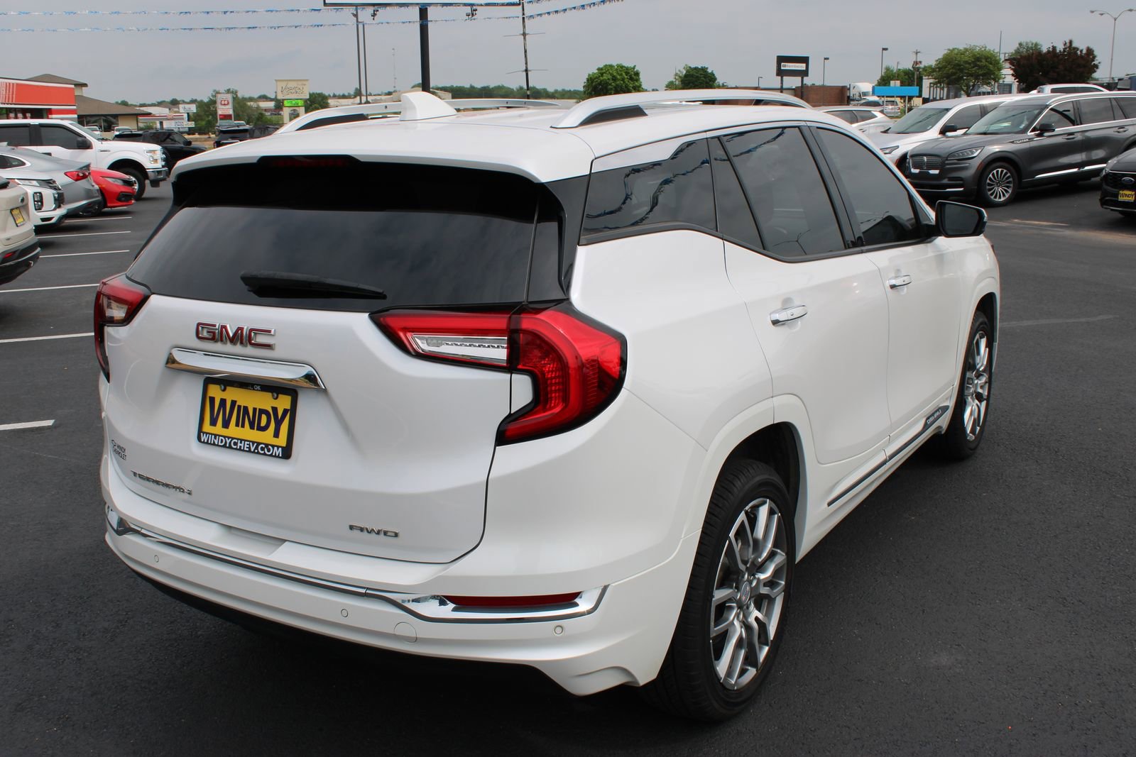 Used 2023 GMC Terrain Denali w/ Denali Premium Package AWD/4WD image 8