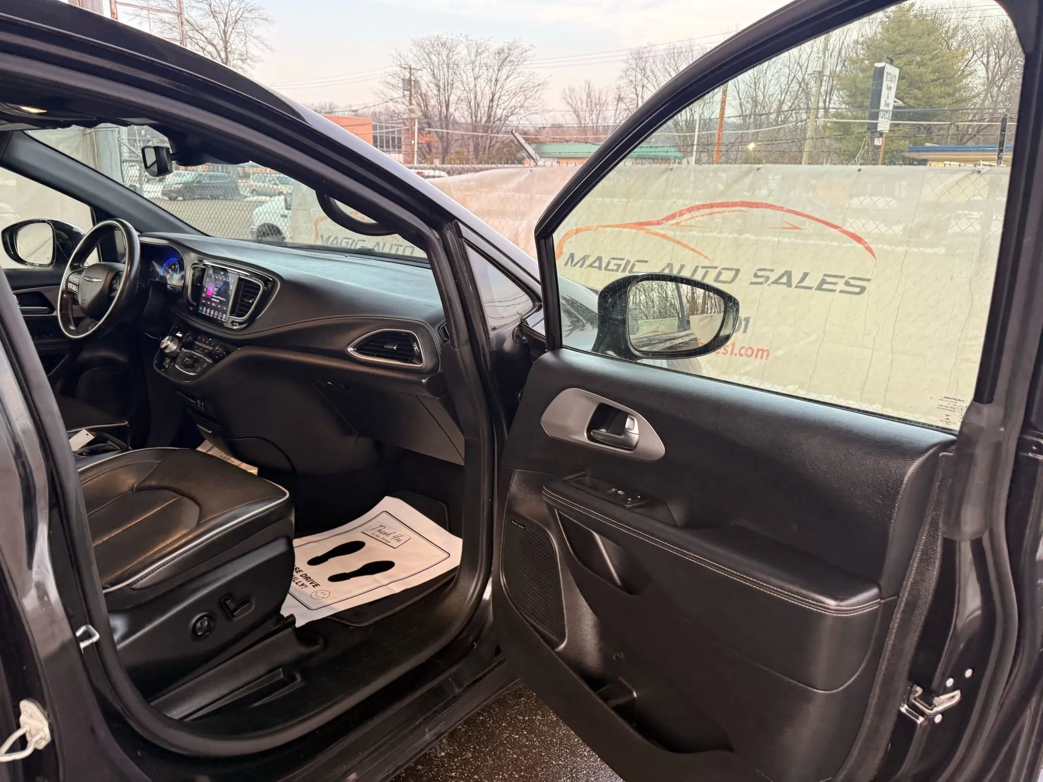 Used 2020 Chrysler Pacifica Limited w/ Advanced Safetytec Group image 19