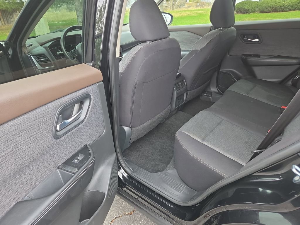 Used 2023 Nissan Rogue SV image 13