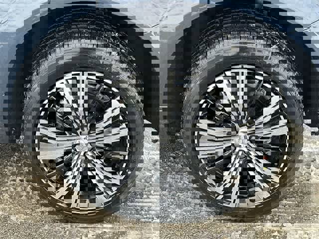 Used 2023 Volvo XC60 T8 Ultimate w/ Climate Package image 5