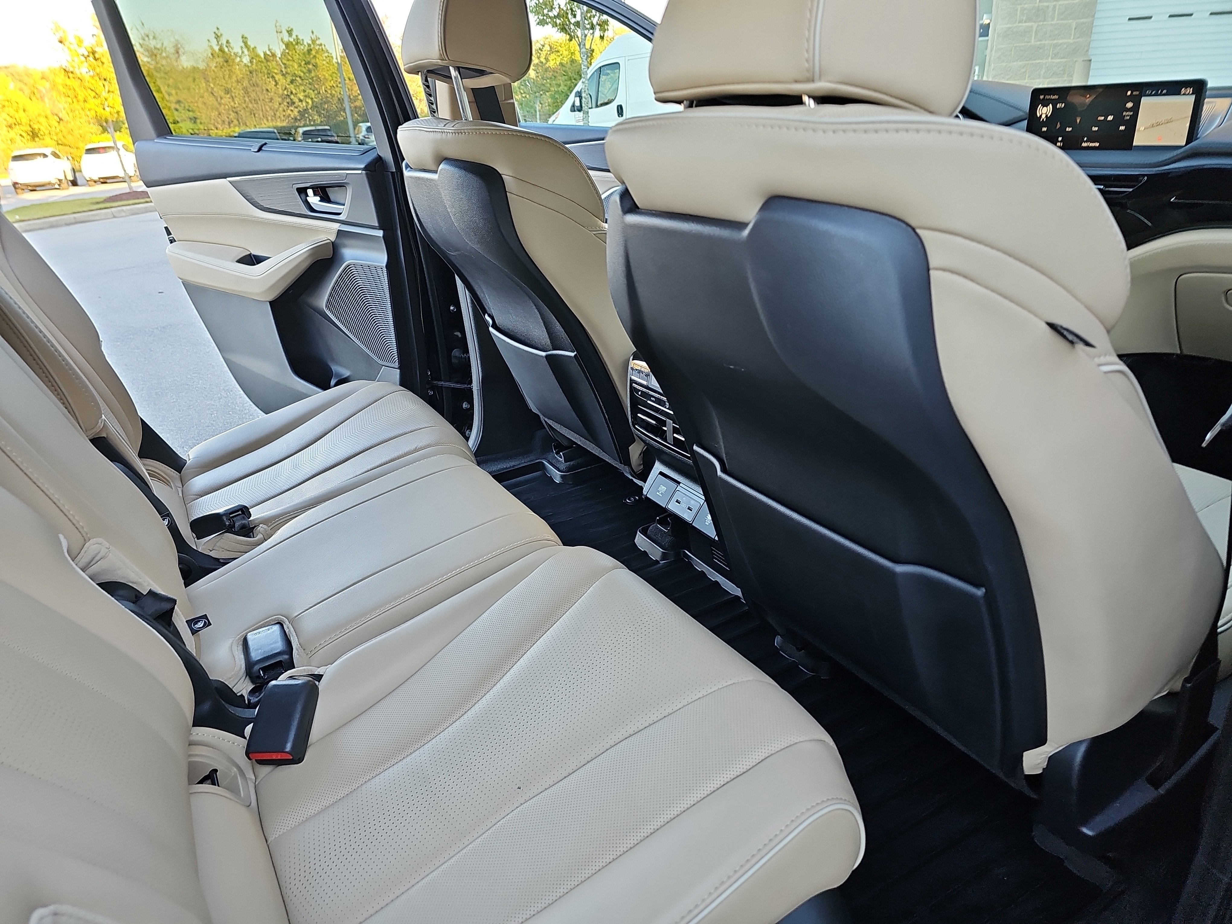 Used 2023 Acura MDX SH-AWD w/ Advance Package image 11